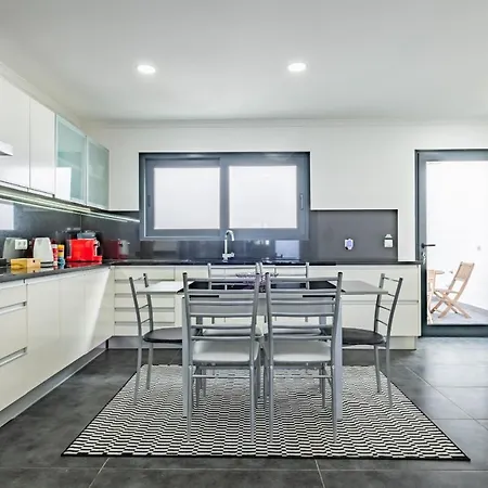 Uptown Sea View By Homie בית נופש *