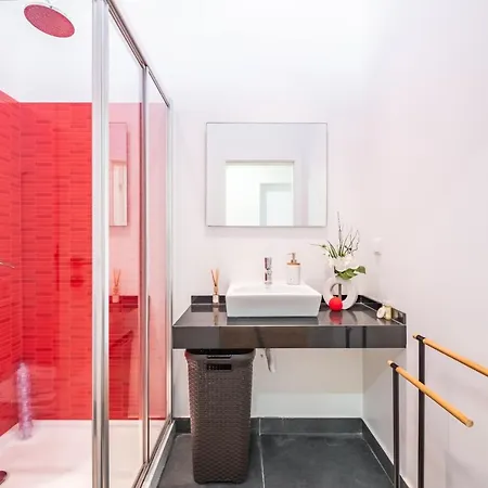 Uptown Sea View By Homie * פונשל