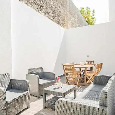 Uptown Sea View By Homie Nyaraló