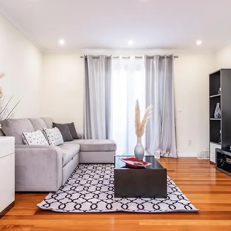 Uptown Sea View By Homie *