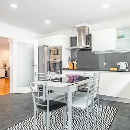 Uptown Sea View By Homie *